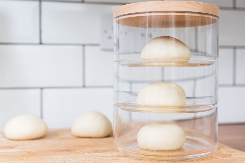 Pizza dough proofing container